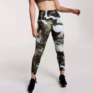 NWT CALIA Women's Core Essential 7/8 LeggingClose Size XS